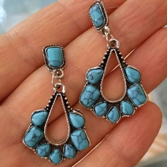 💖 2/$30 Boho Gypsy turquoise beaded silver drop earrings - Picture 9 of 11